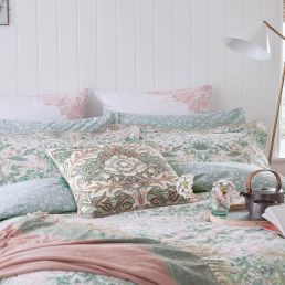 Strawberry Thief Bedding Set, Cochineal Pink Cochineal Pink