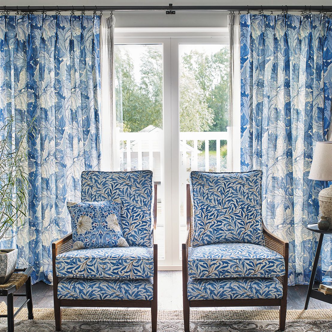 How to hang curtains